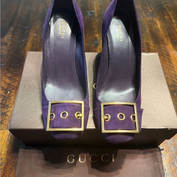 Gucci shoes size 9 ( euro 39) gently worn. Come with dust bags and box. - Picture 3 of 7